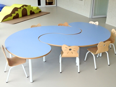 Table « Babi Color » – Table forme Haricot